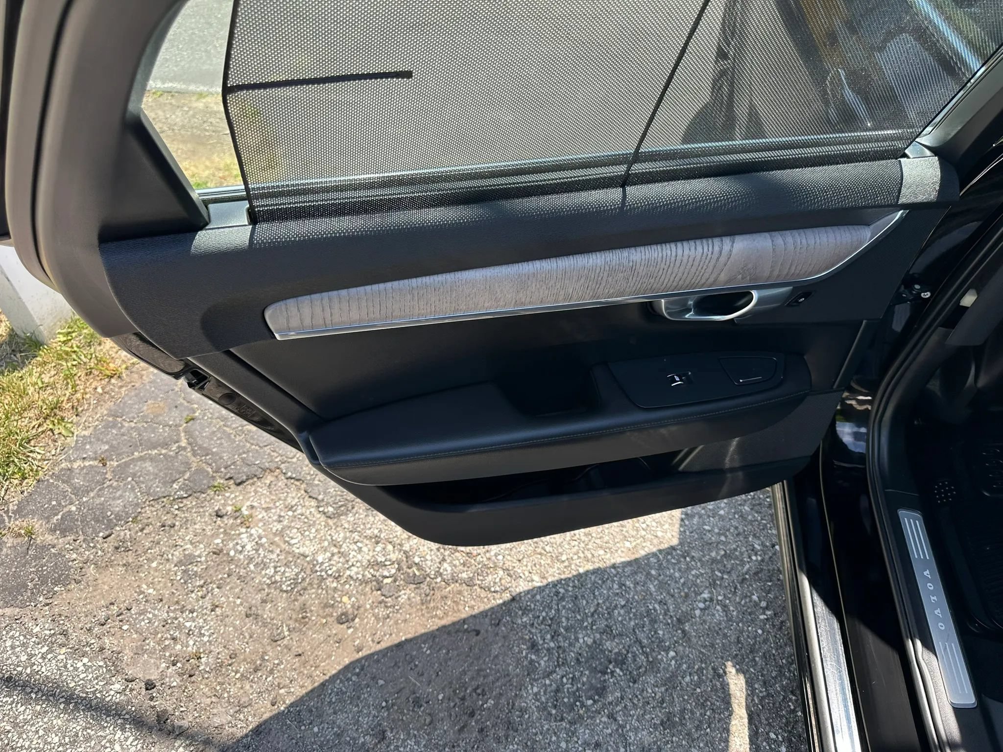 Used 2023 Volvo S90 B6 Plus AWD/4WD image 40