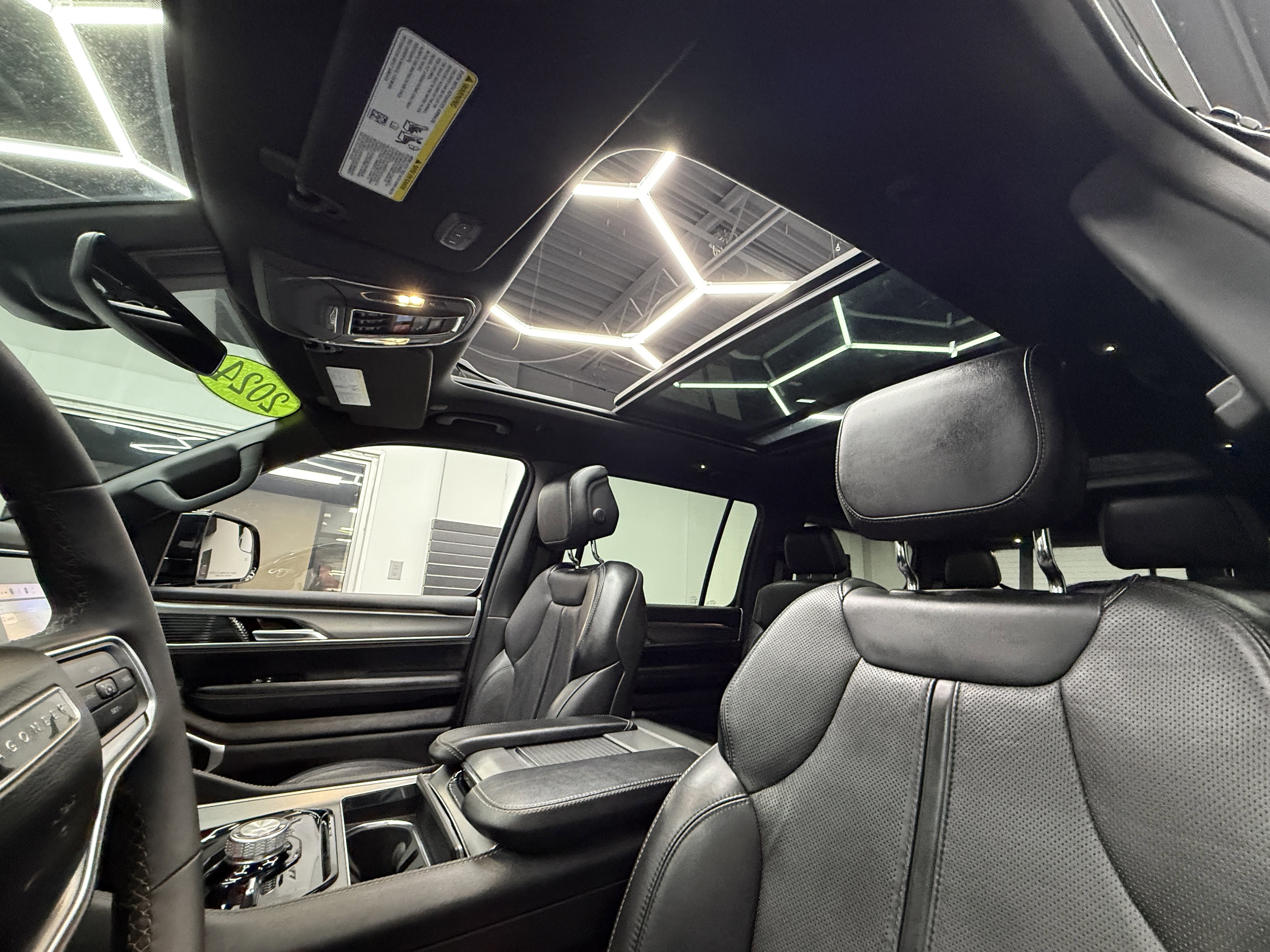 Used 2024 Jeep Wagoneer Series II image 14