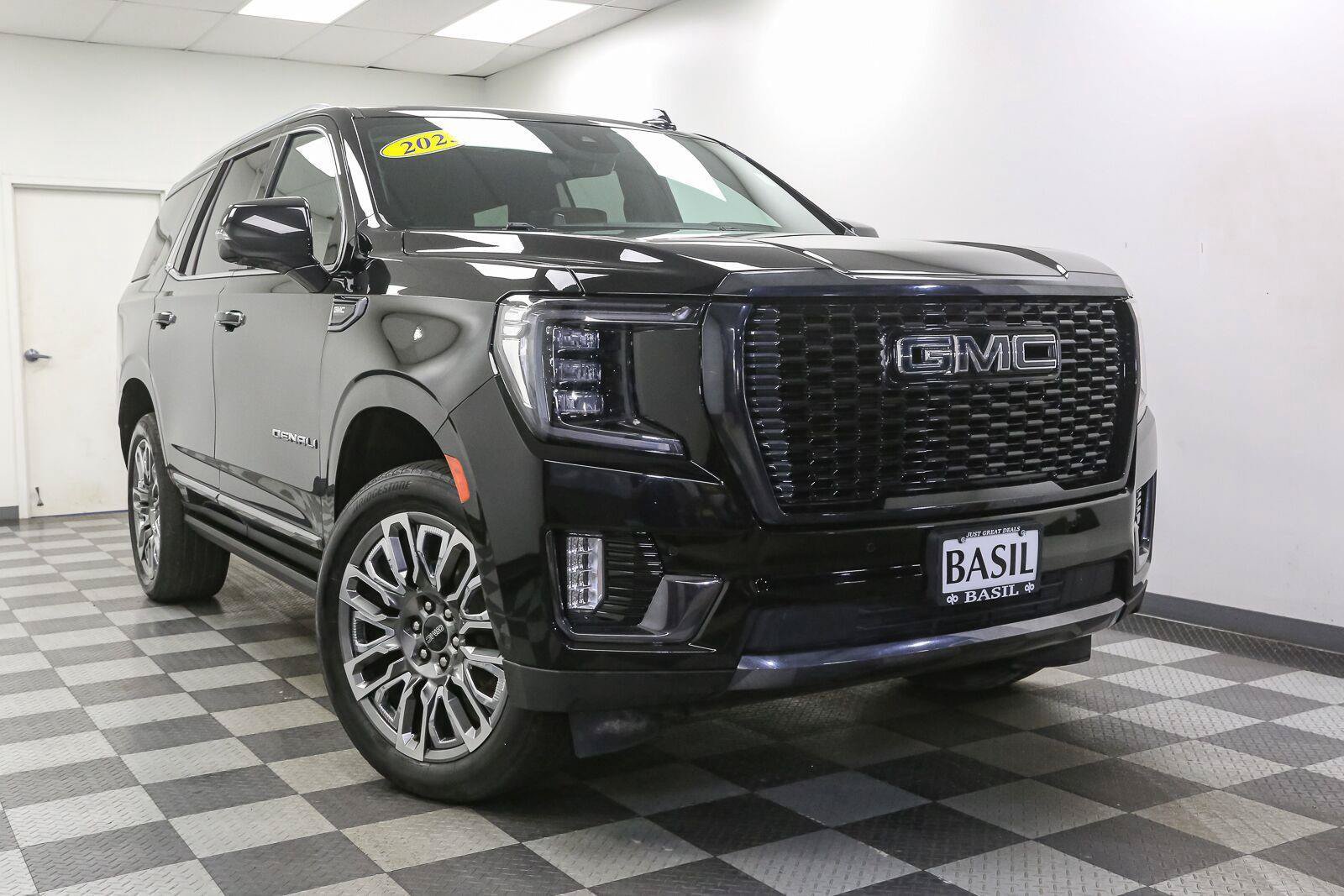 Used 2023 GMC Yukon Denali Ultimate AWD/4WD image 2