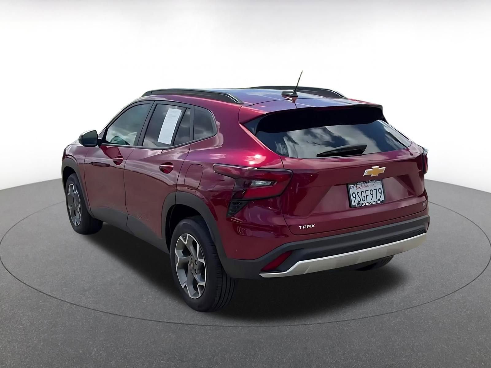 Used 2025 Chevrolet Trax LT FWD image 11