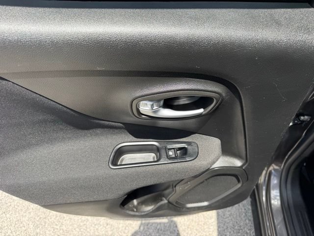 Used 2019 Jeep Renegade Latitude w/ Cold Weather Group AWD/4WD image 25