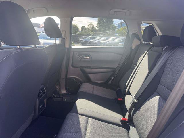 Used 2024 Nissan Rogue SV AWD/4WD image 11