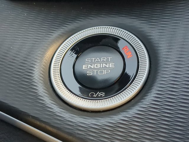 Certified 2025 Jeep Grand Cherokee Altitude AWD/4WD image 33