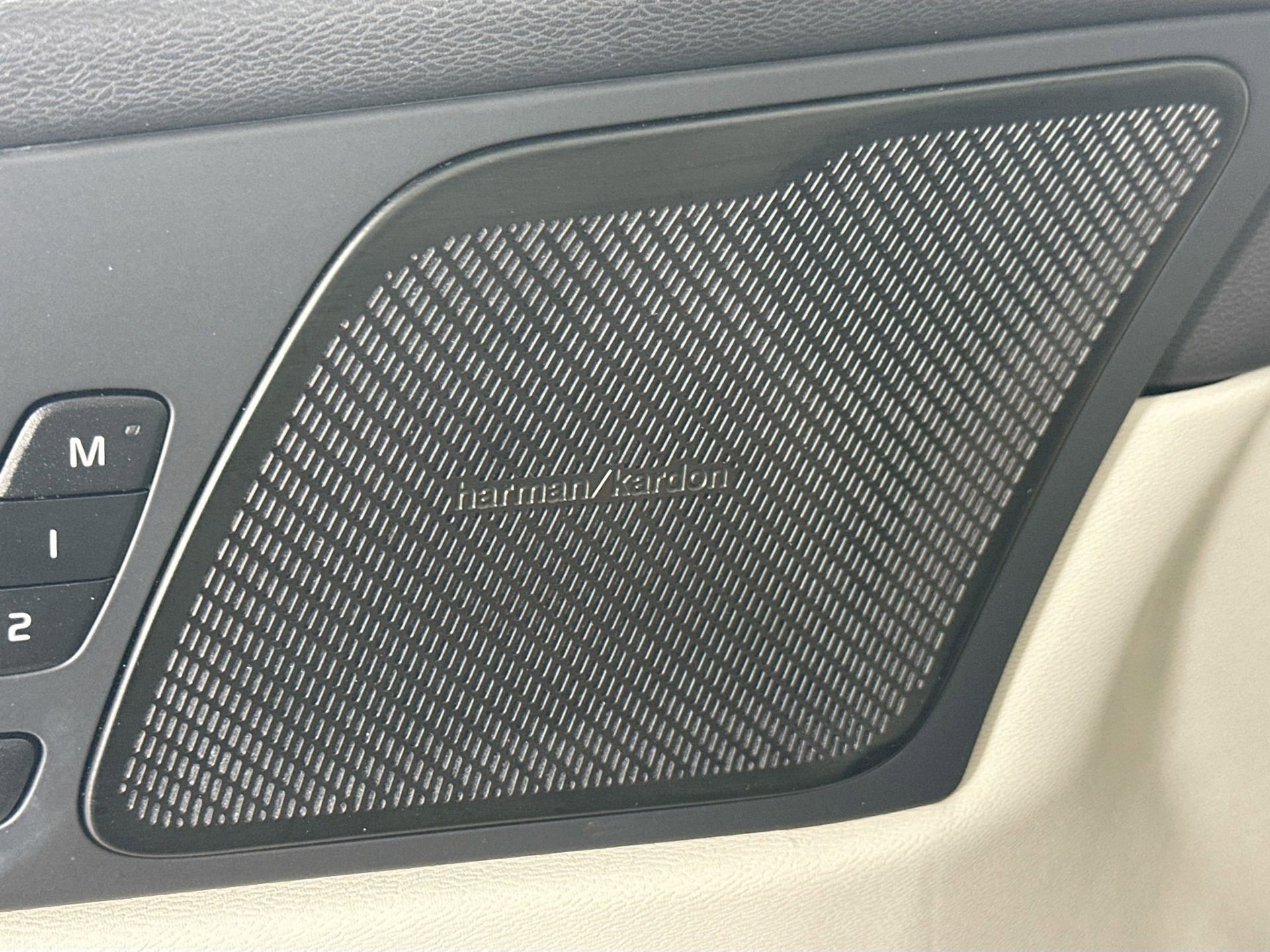 Used 2023 Volvo XC60 B5 Plus w/ Climate Package image 19