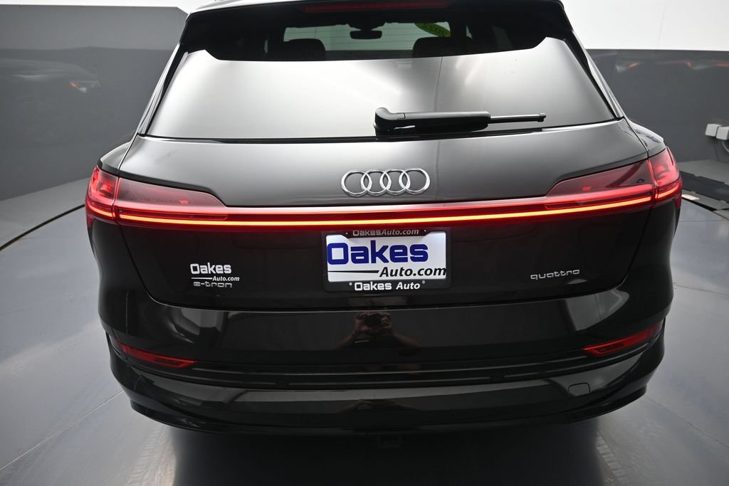 Used 2022 Audi e-tron Premium w/ Convenience Plus Package AWD/4WD image 30