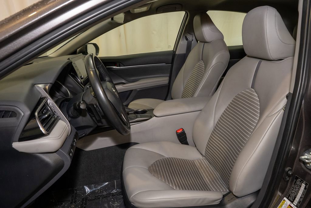 Used 2024 Toyota Camry SE image 9