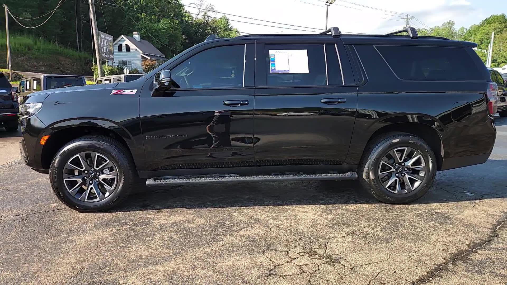 Used 2023 Chevrolet Suburban Z71 w/ Z71 Off-Road Package image 16