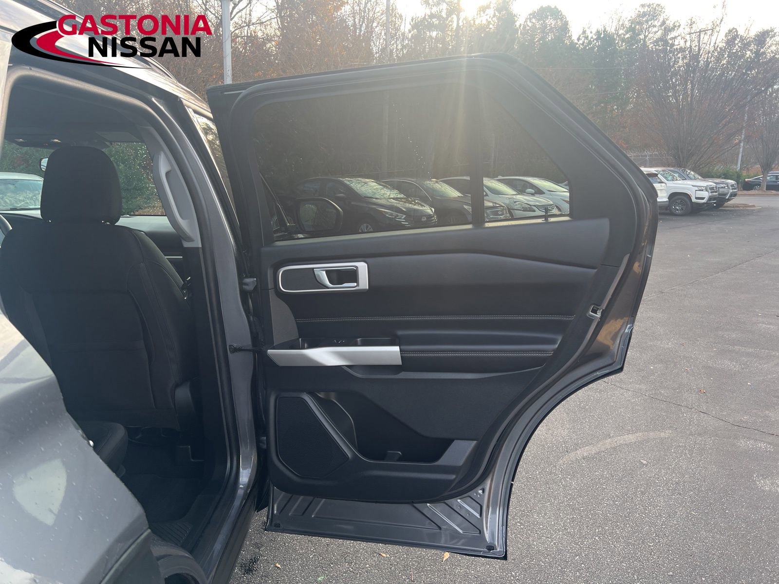 Used 2022 Ford Explorer XLT image 31