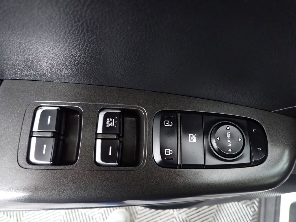 Used 2020 Kia Sportage LX image 19