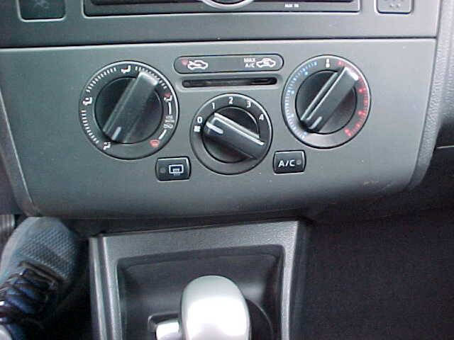 Used 2011 Nissan Versa 1.8 S w/ Plus Pkg image 21