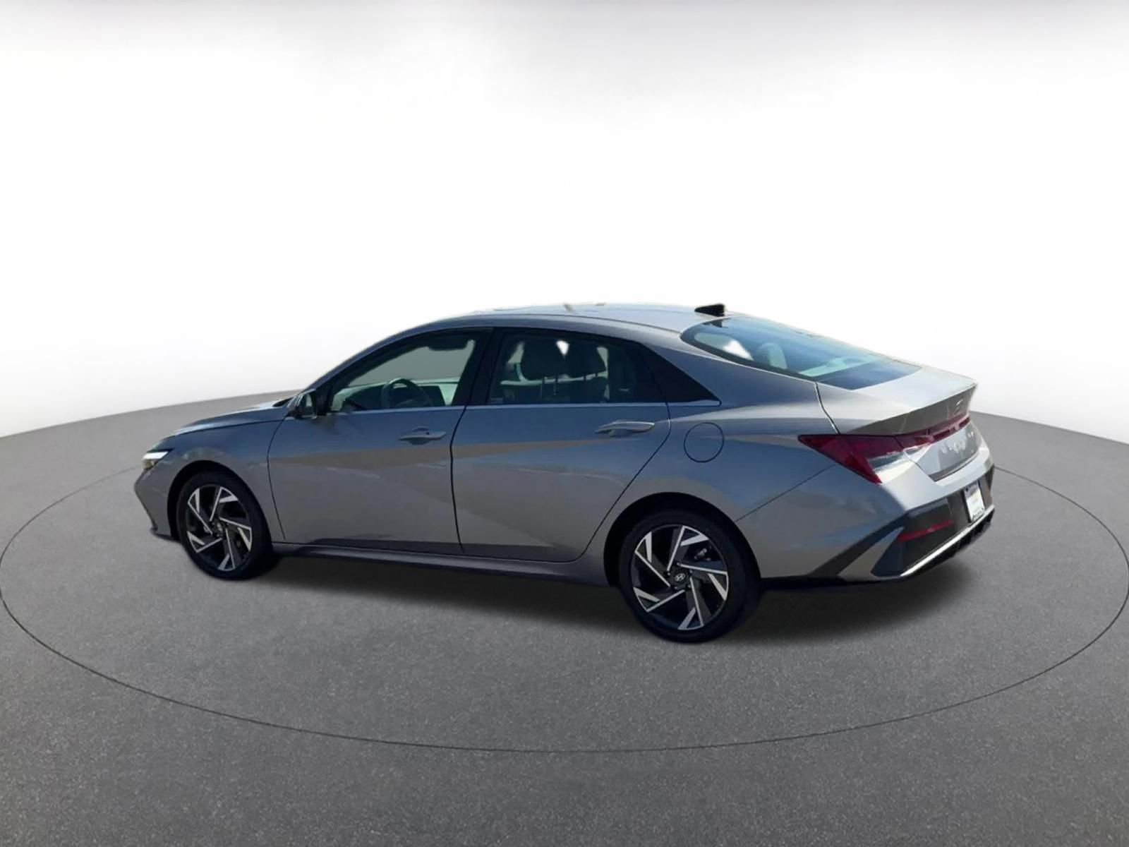 Used 2025 Hyundai Elantra SEL FWD image 10