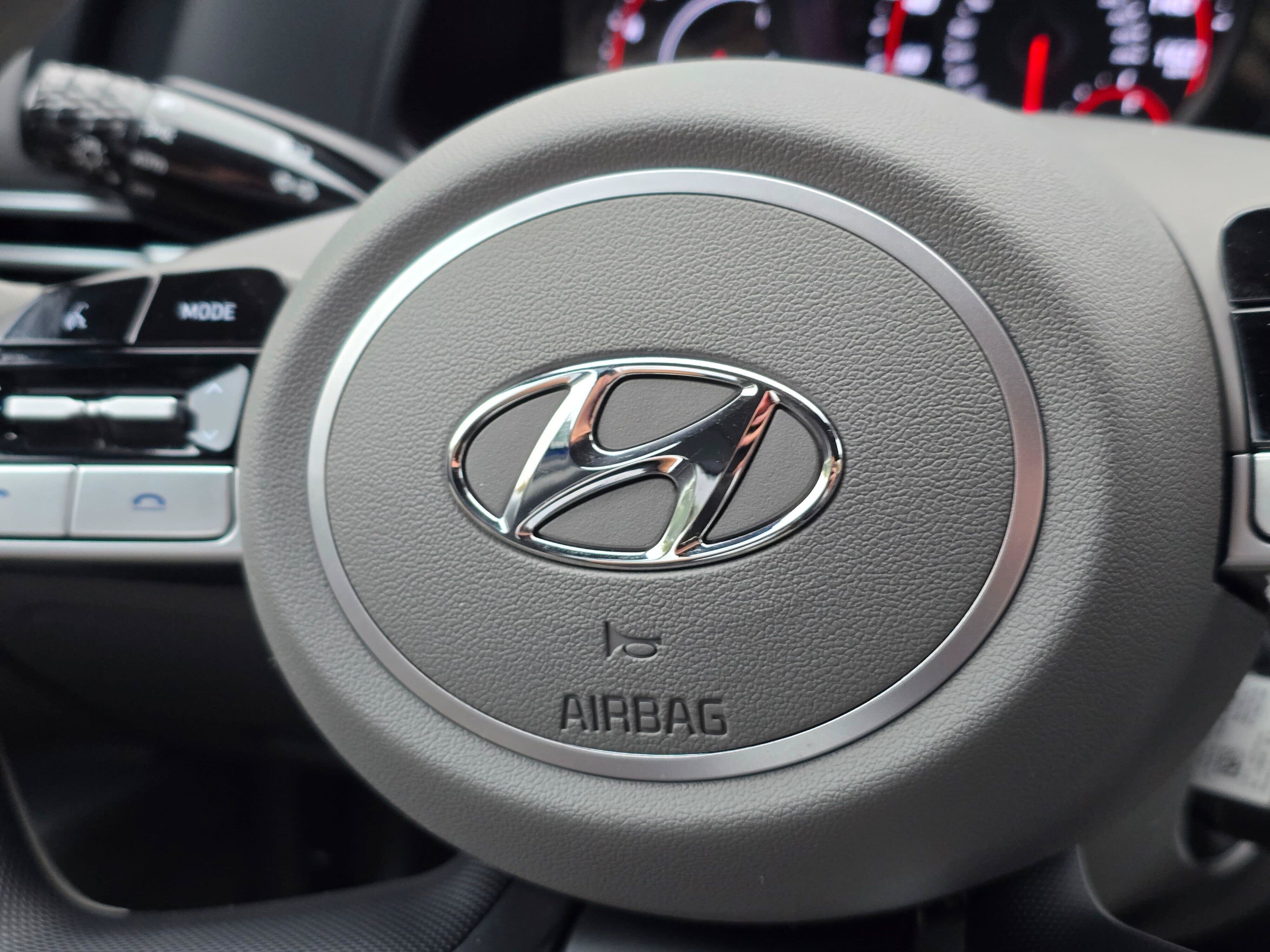 Used 2022 Hyundai Elantra SE FWD image 28