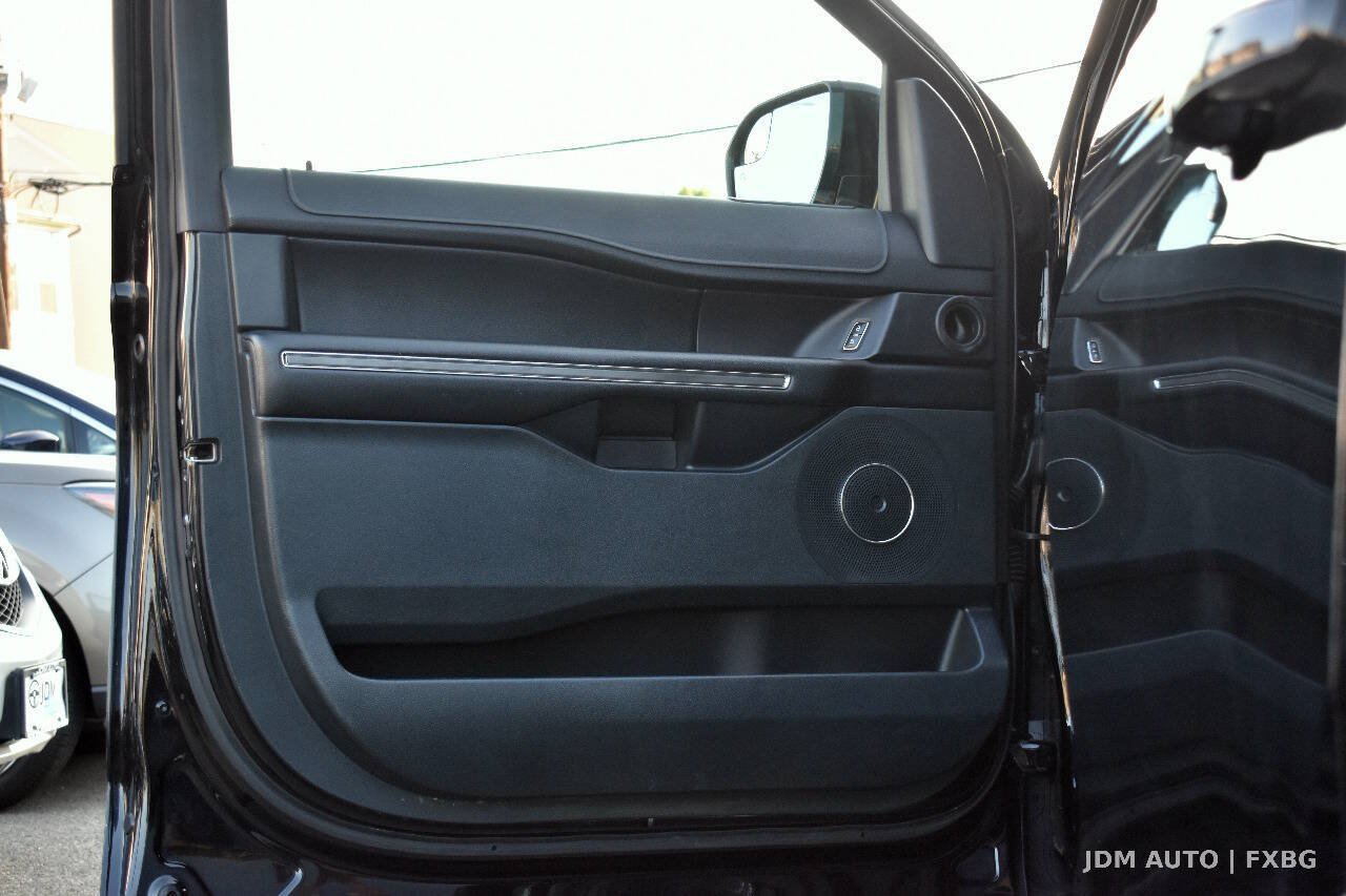 Used 2018 Ford Expedition Max XLT AWD/4WD image 8