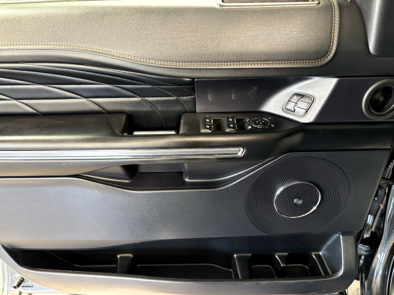 Used 2019 Ford Expedition Platinum image 33