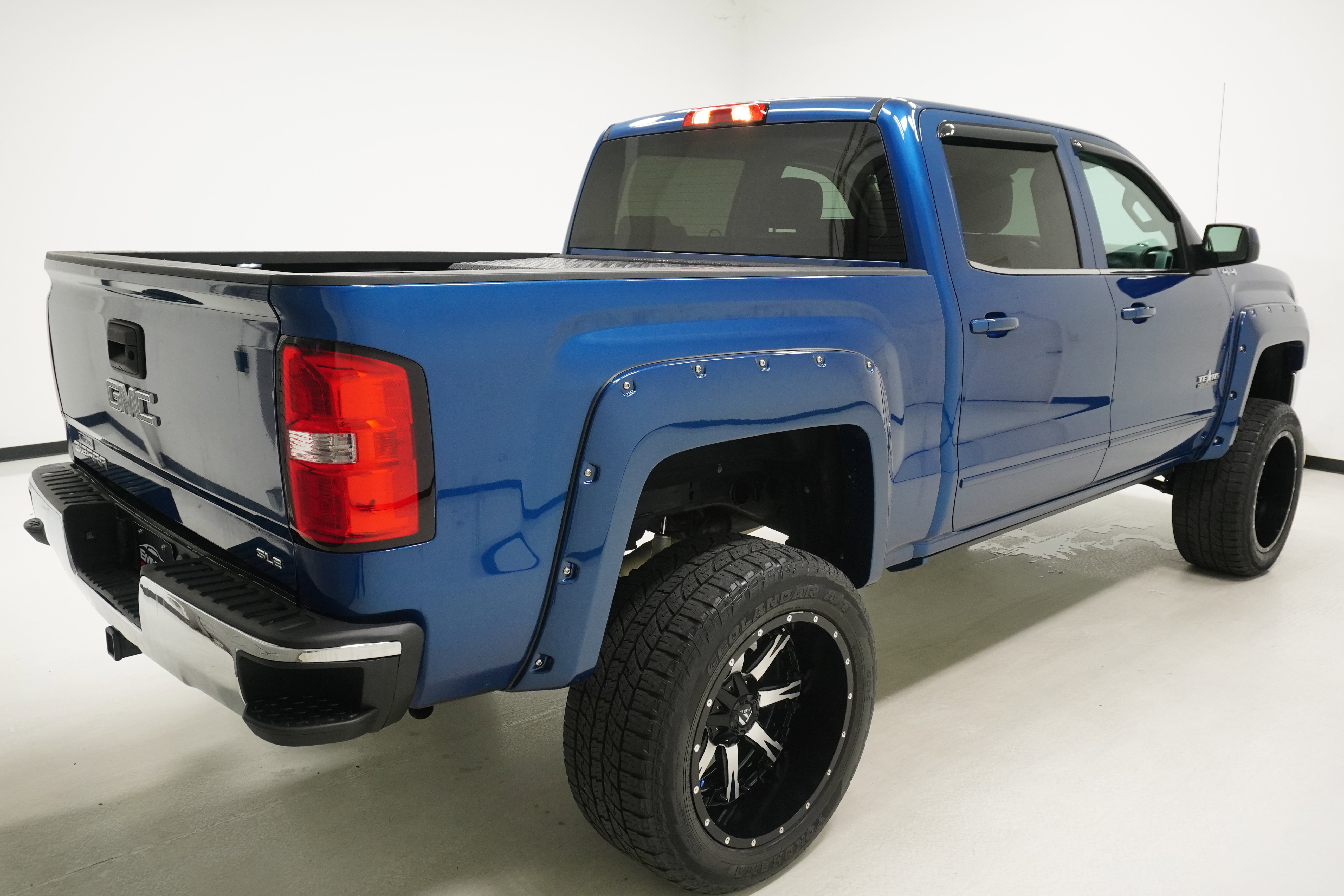 Used 2015 GMC Sierra 1500 SLE w/ Texas SLE Value Package AWD/4WD image 4