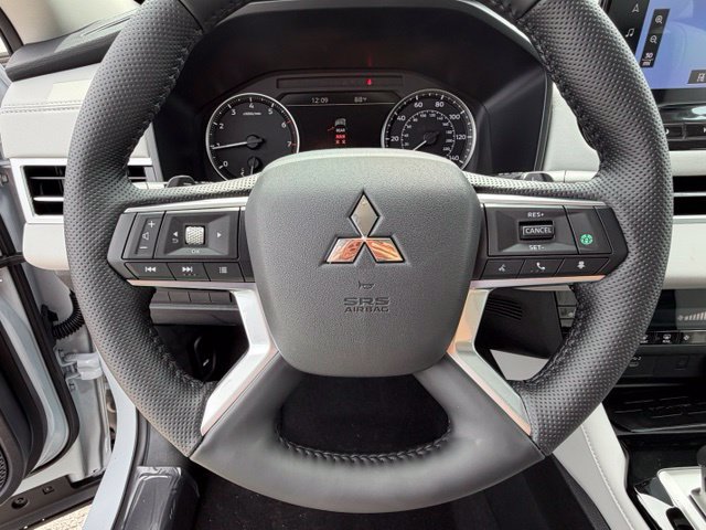 New 2026 Mitsubishi Outlander SE FWD image 30