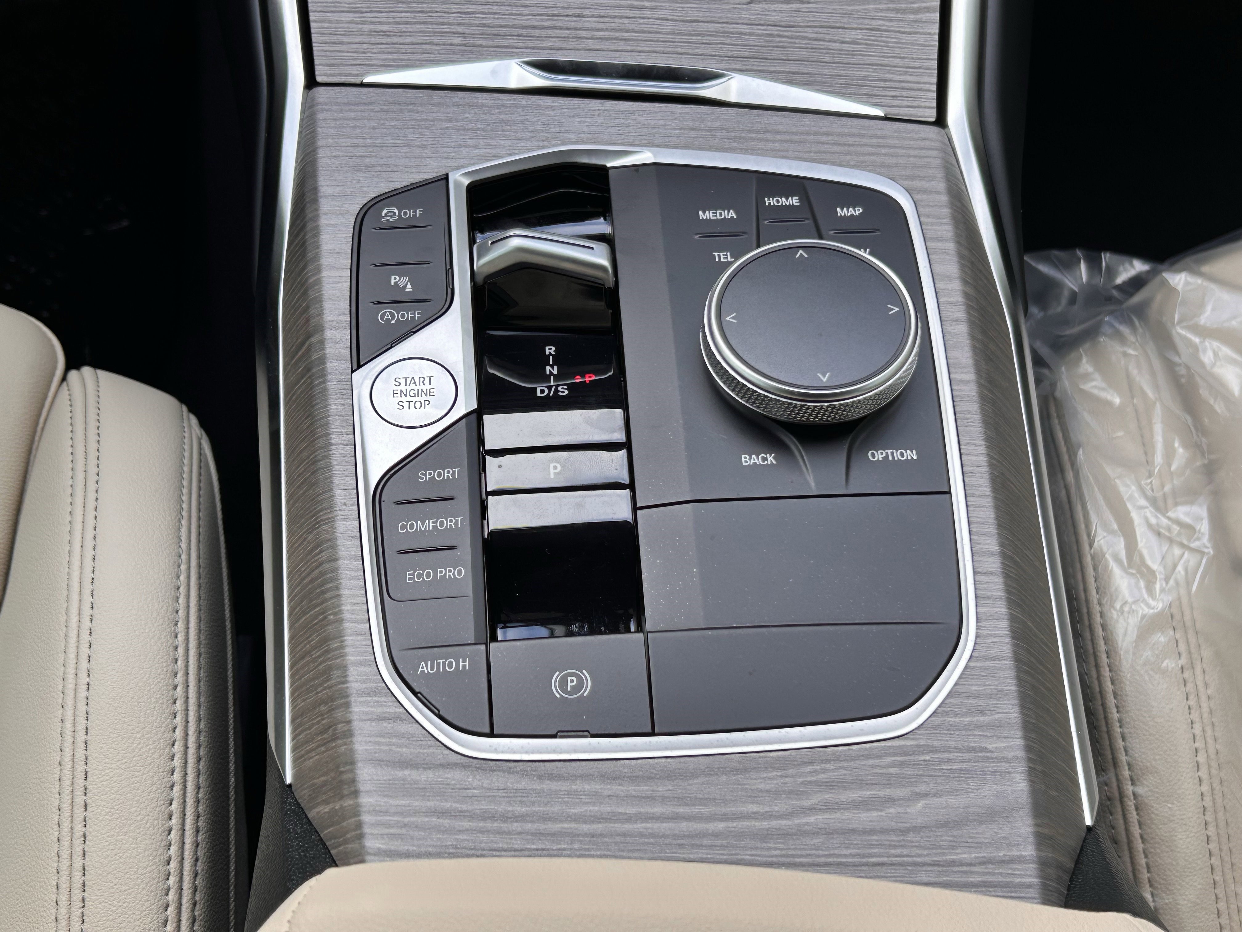 Used 2026 BMW 330i Sedan w/ Premium Package image 18