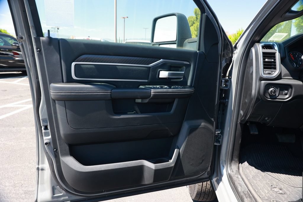 New 2026 RAM 3500 Big Horn AWD/4WD image 13