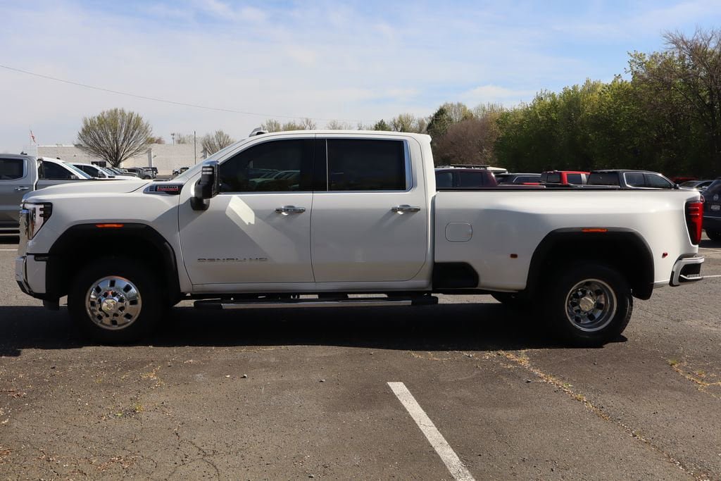New 2026 GMC Sierra 3500 Denali w/ Denali Reserve Package AWD/4WD image 5