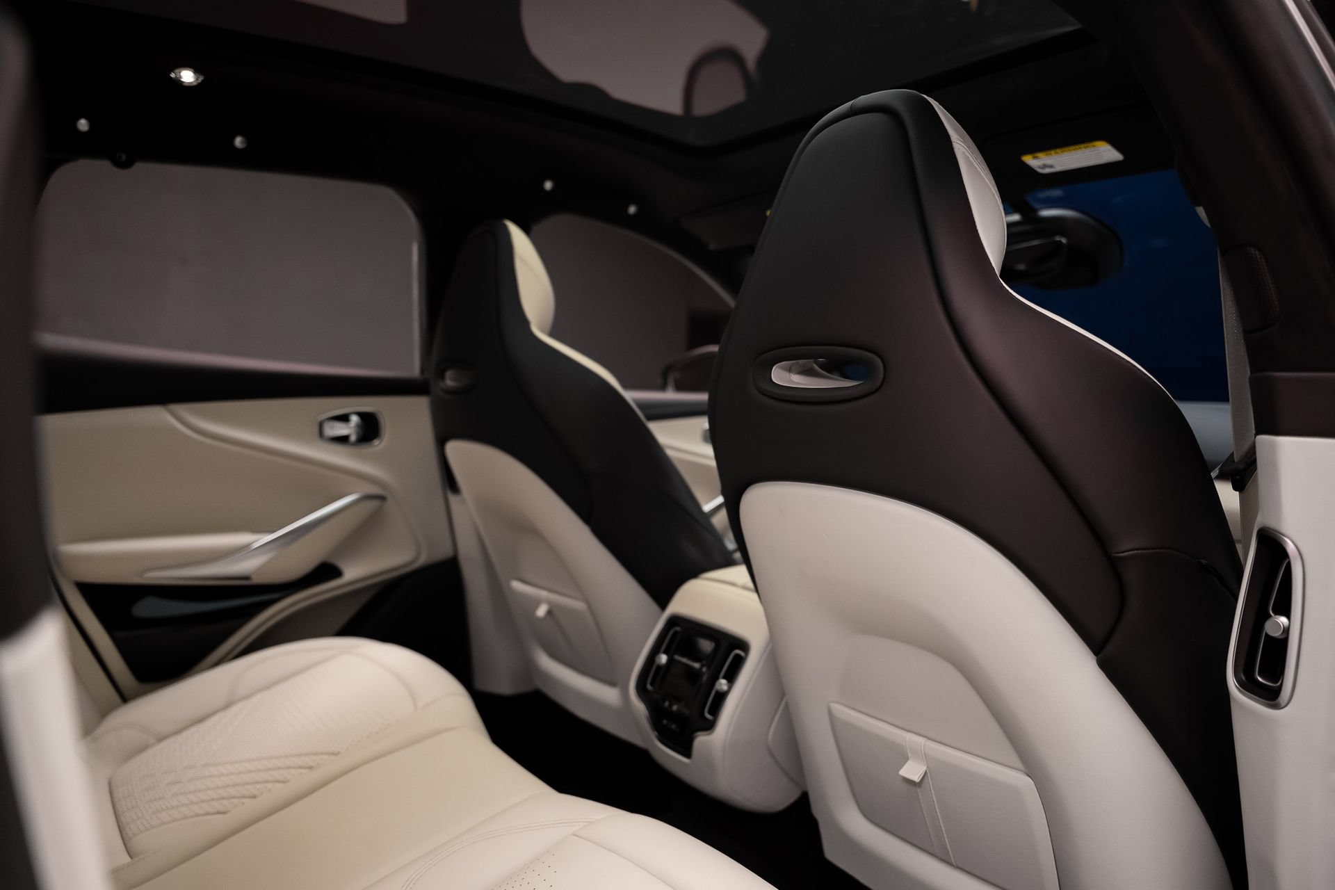 Used 2023 Aston Martin DBX AWD/4WD image 67
