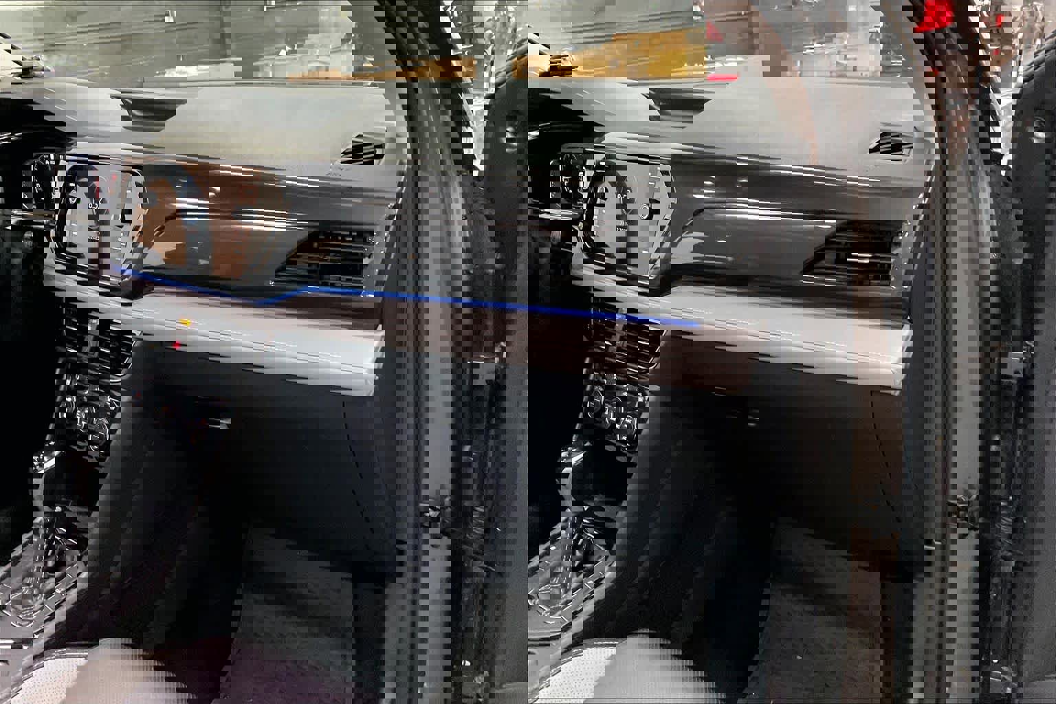 Used 2022 Volkswagen Taos SEL image 18