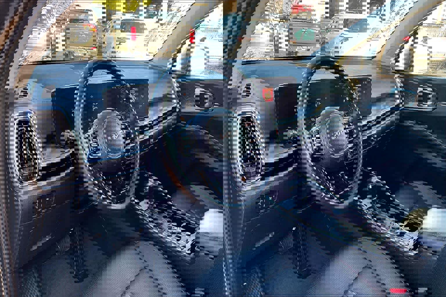 Used 2024 Kia Sorento S image 16