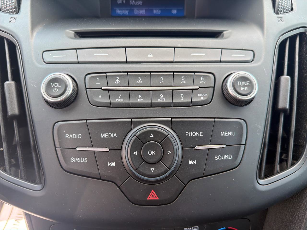 Used 2016 Ford Focus SE FWD image 25