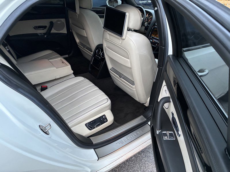 Used 2015 Bentley Flying Spur V8 image 28