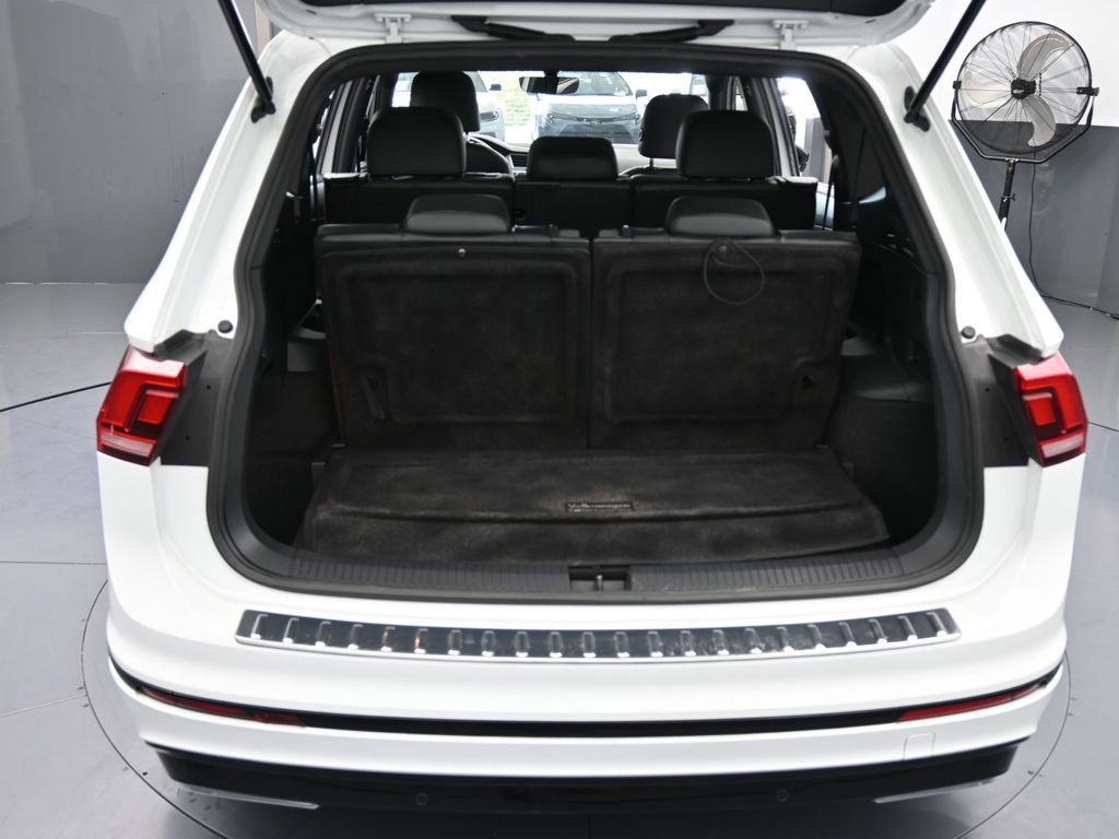 Used 2020 Volkswagen Tiguan SE R-Line image 37