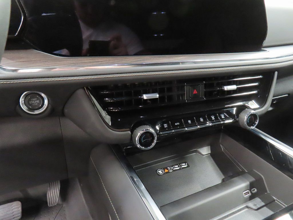 Used 2025 Chevrolet Suburban Premier AWD/4WD image 61