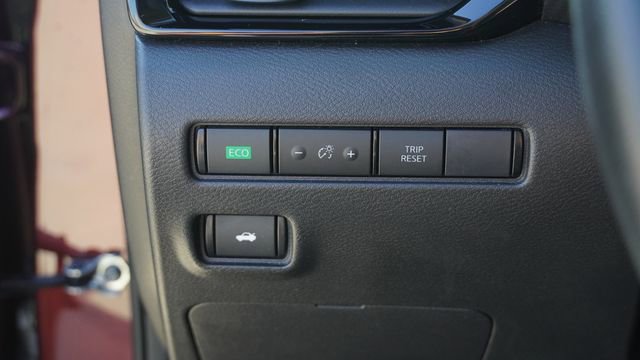 Used 2024 Nissan Sentra SV w/ Trunk Package image 21