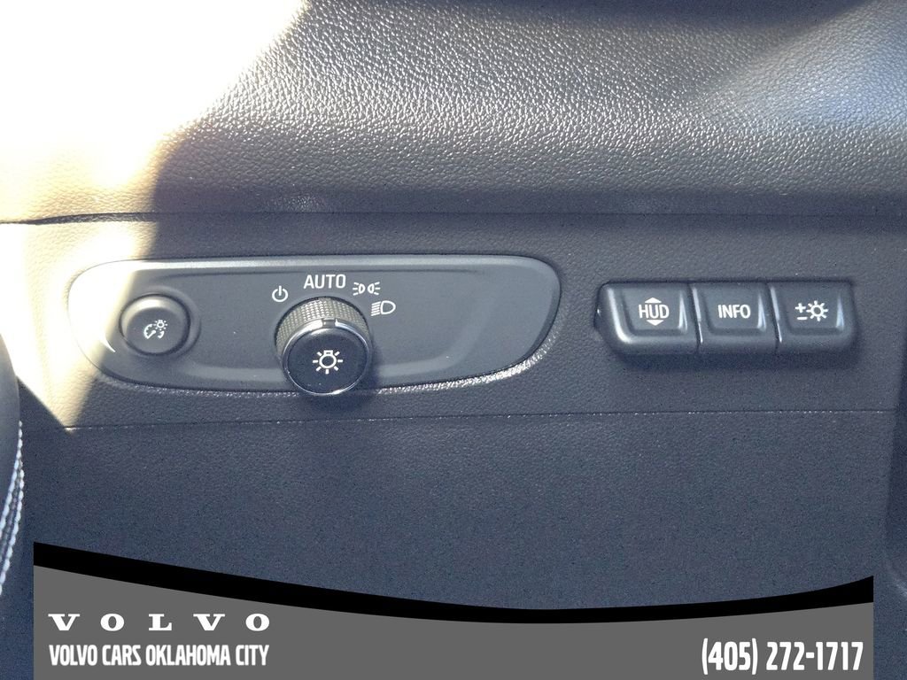 Used 2022 Buick Envision Avenir w/ Technology Package II image 21