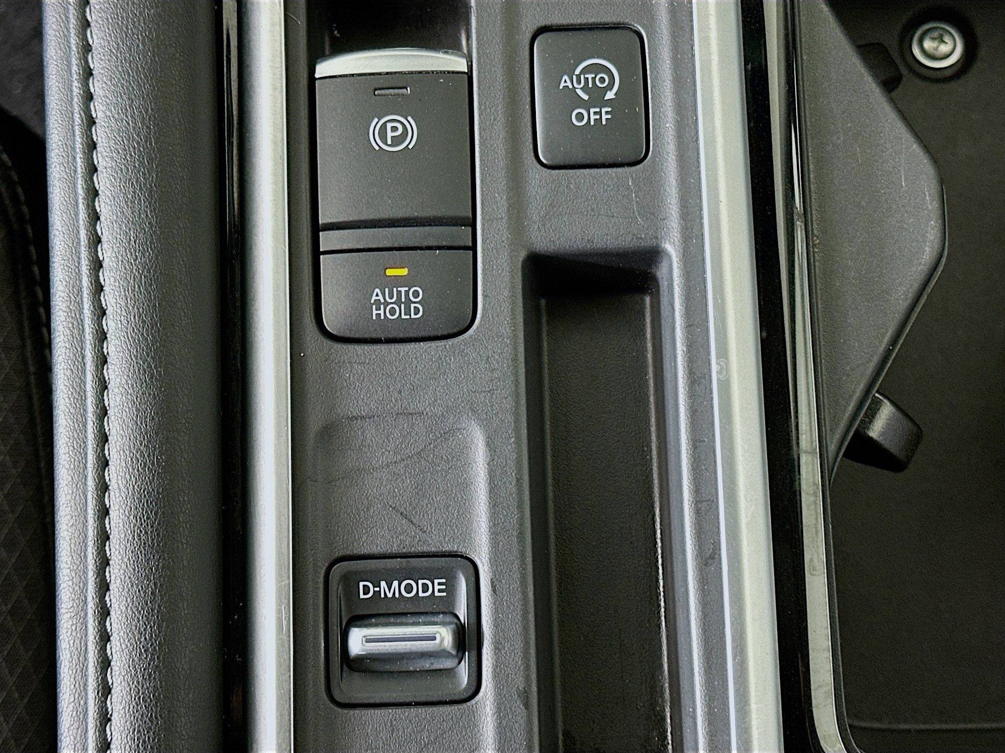 Used 2025 Nissan Pathfinder SV FWD image 25