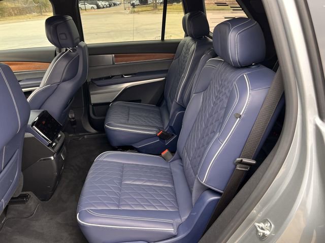 New 2026 Cadillac Vistiq Premium Luxury AWD/4WD image 25