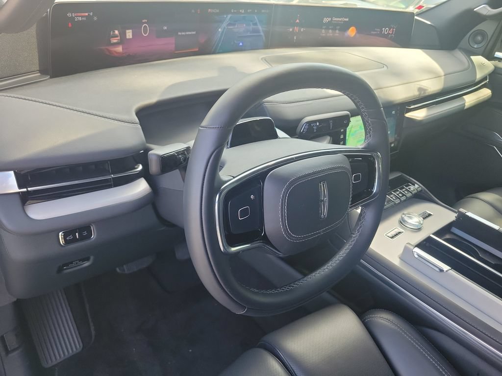 New 2025 Lincoln Navigator Reserve w/ Jet Appearance Package AWD/4WD image 16