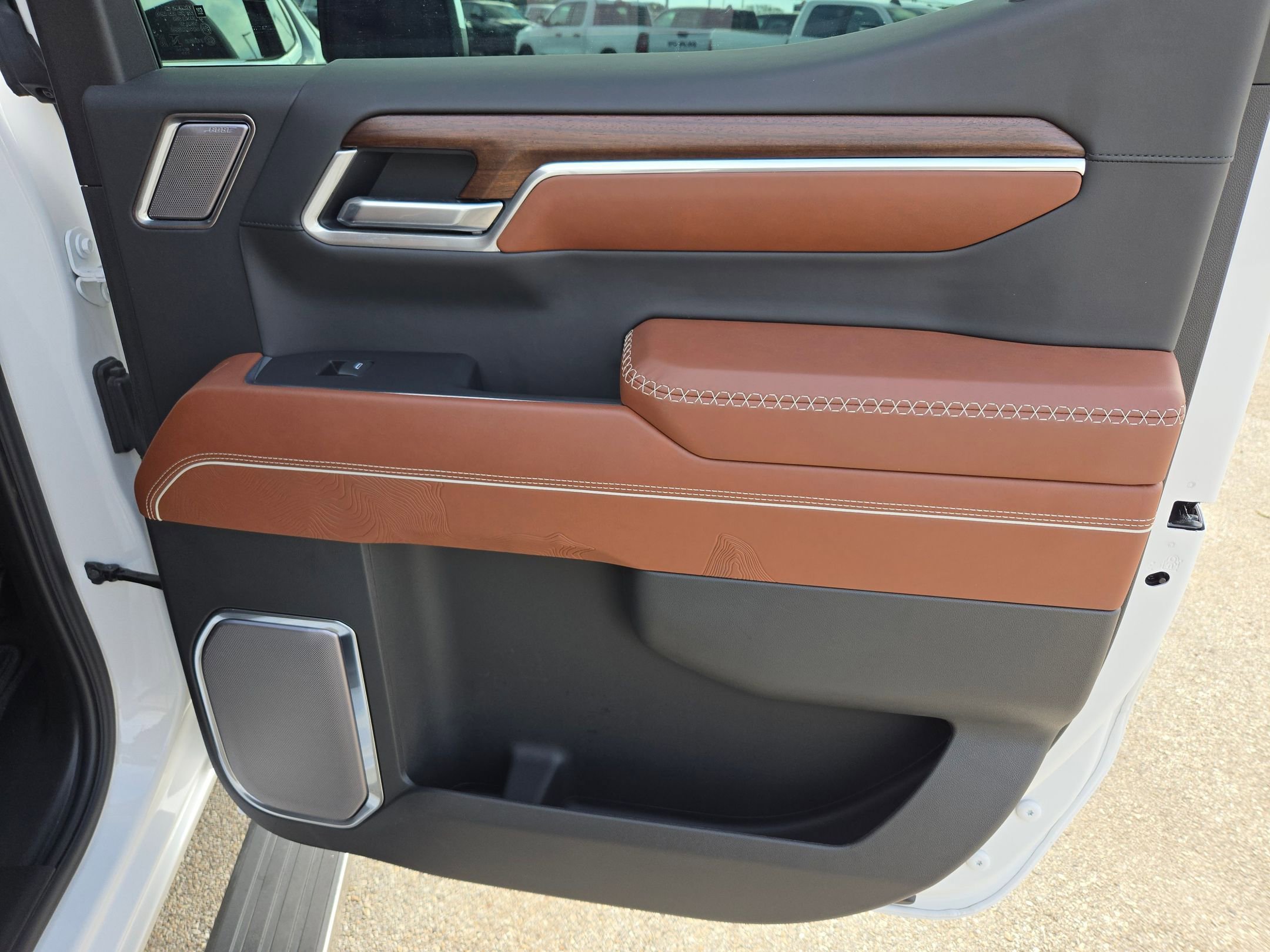 Used 2025 GMC Sierra 1500 Denali Ultimate image 28