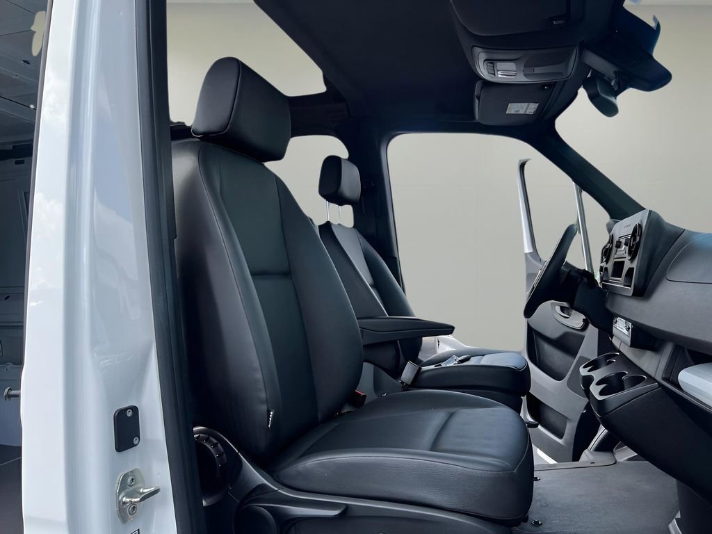 Used 2022 Mercedes-Benz Sprinter 144 Cargo image 18