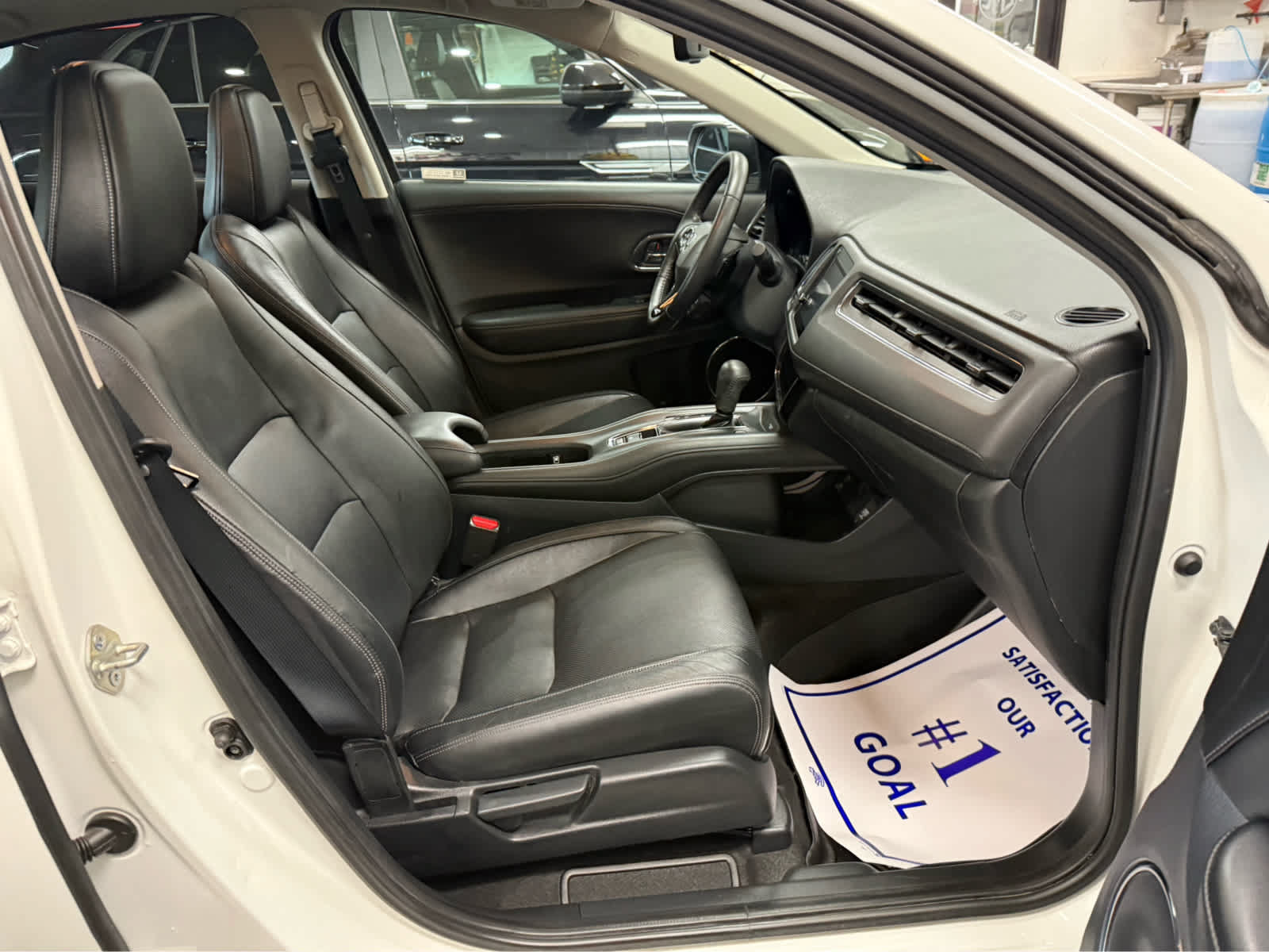 Used 2020 Honda HR-V Touring image 29