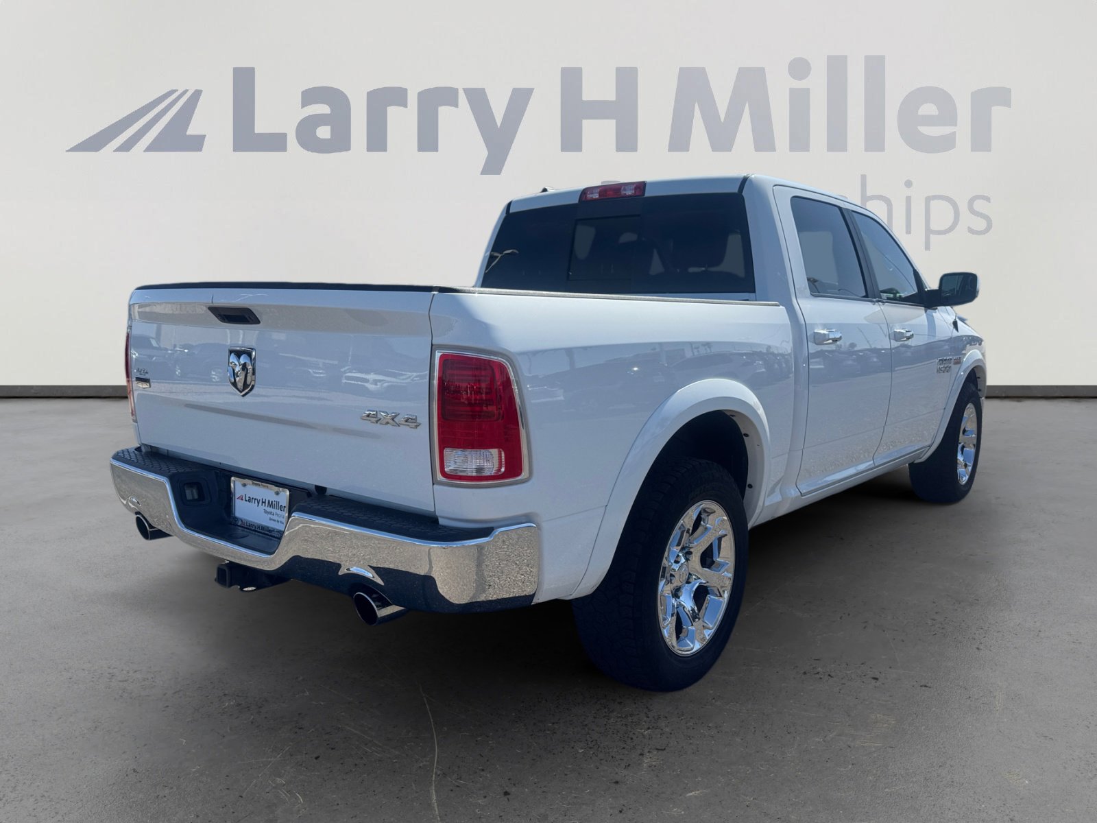 Used 2018 RAM 1500 Laramie AWD/4WD image 5