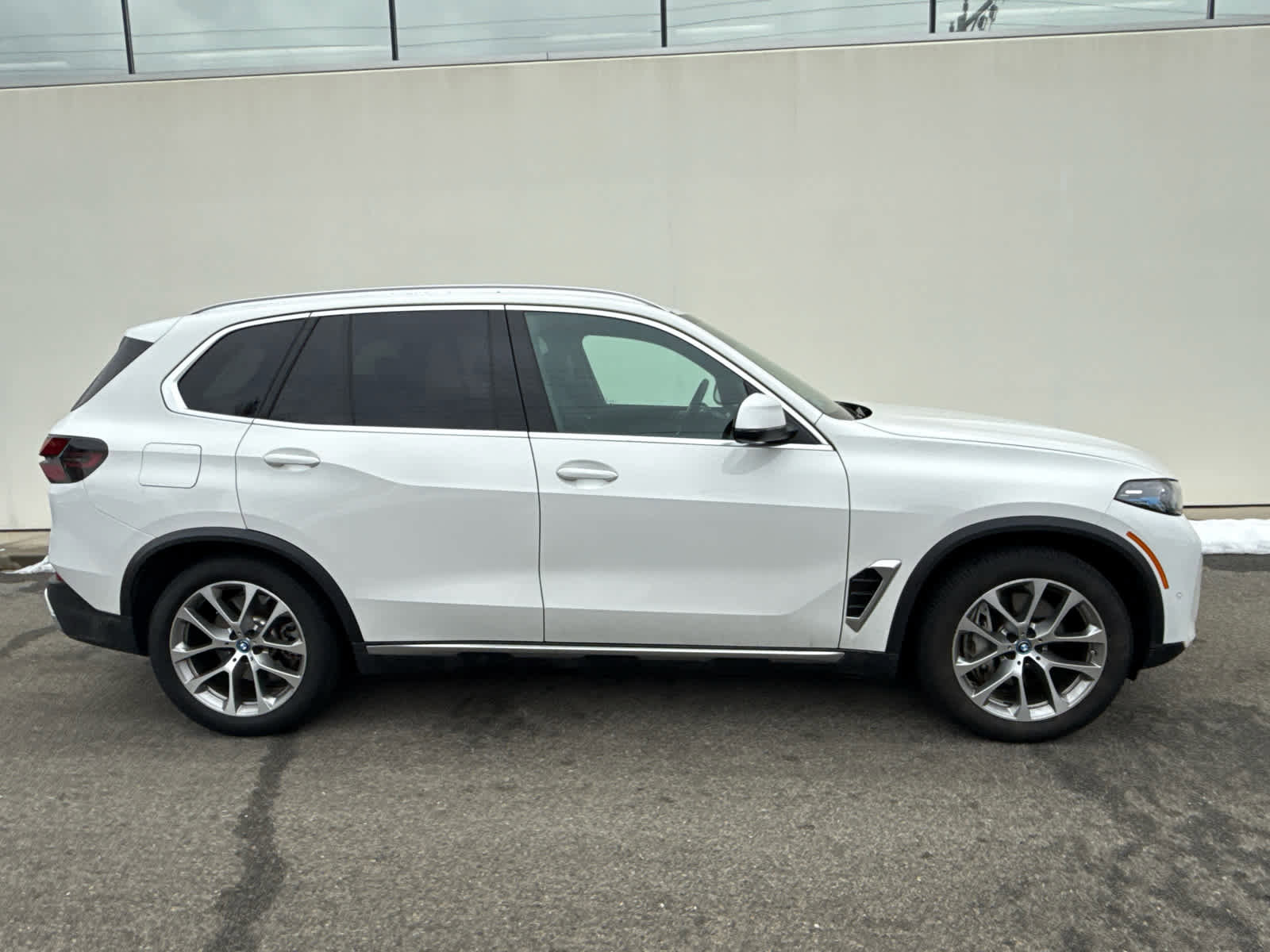 Certified 2025 BMW X5 xDrive50e image 3