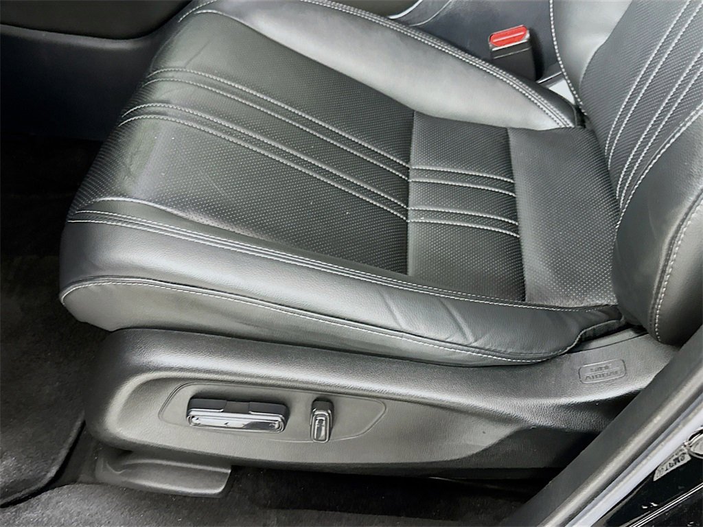 Used 2024 Honda HR-V EX-L image 9