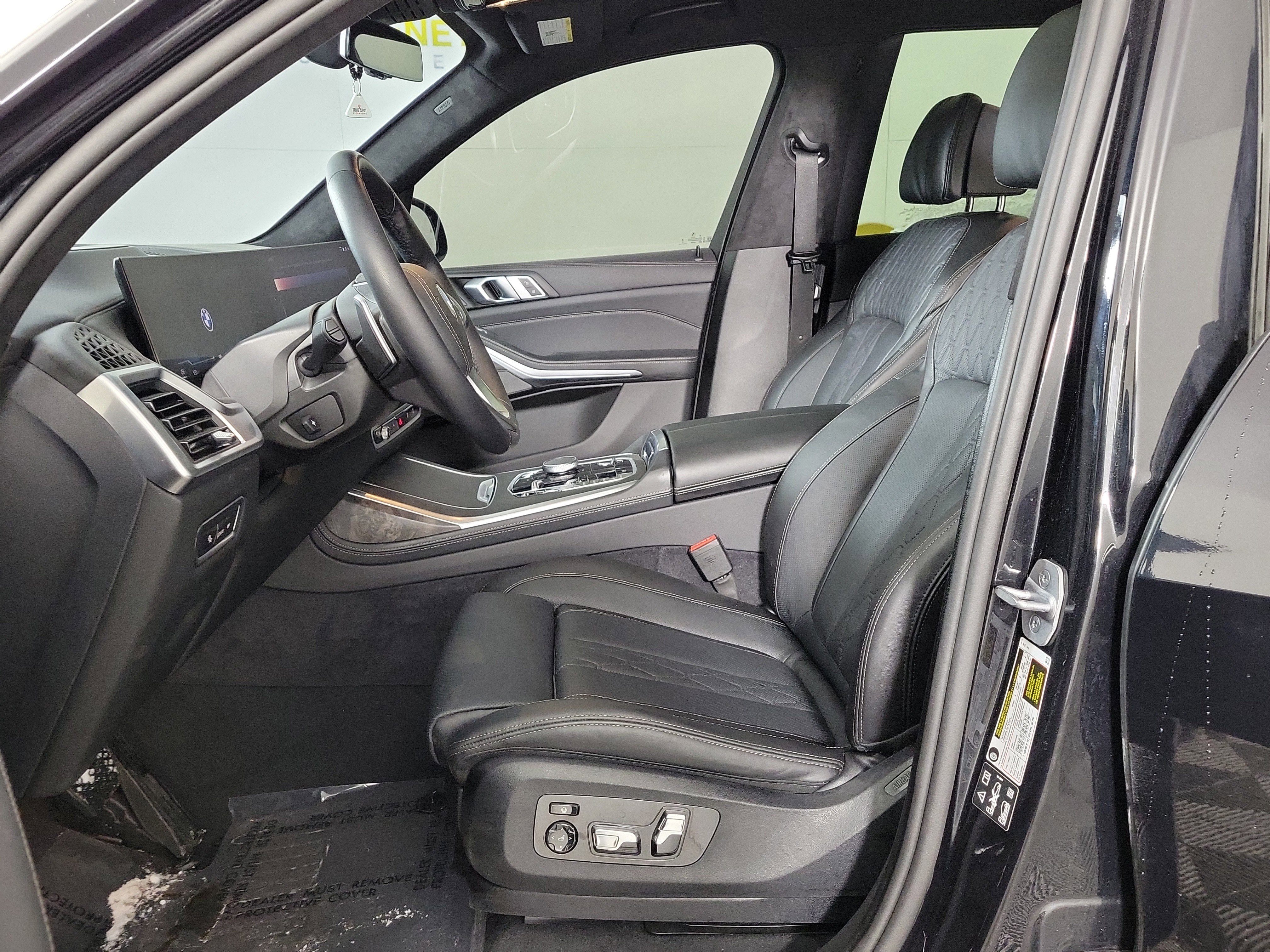 Certified 2025 BMW X7 xDrive40i image 9