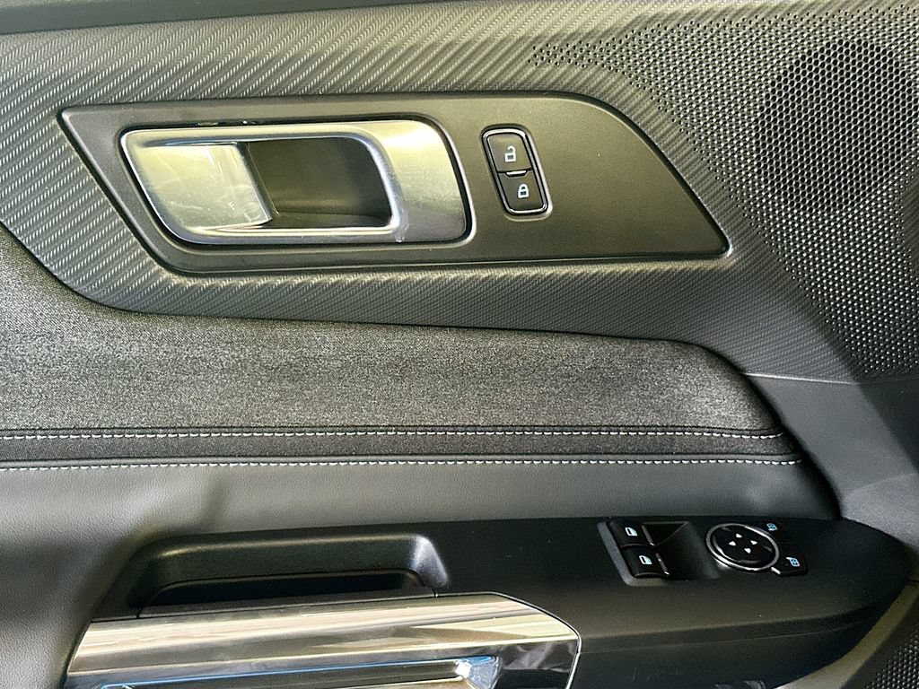 Used 2025 Ford Mustang Coupe RWD image 17