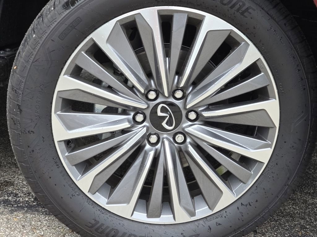 New 2025 INFINITI QX80 Luxe image 19