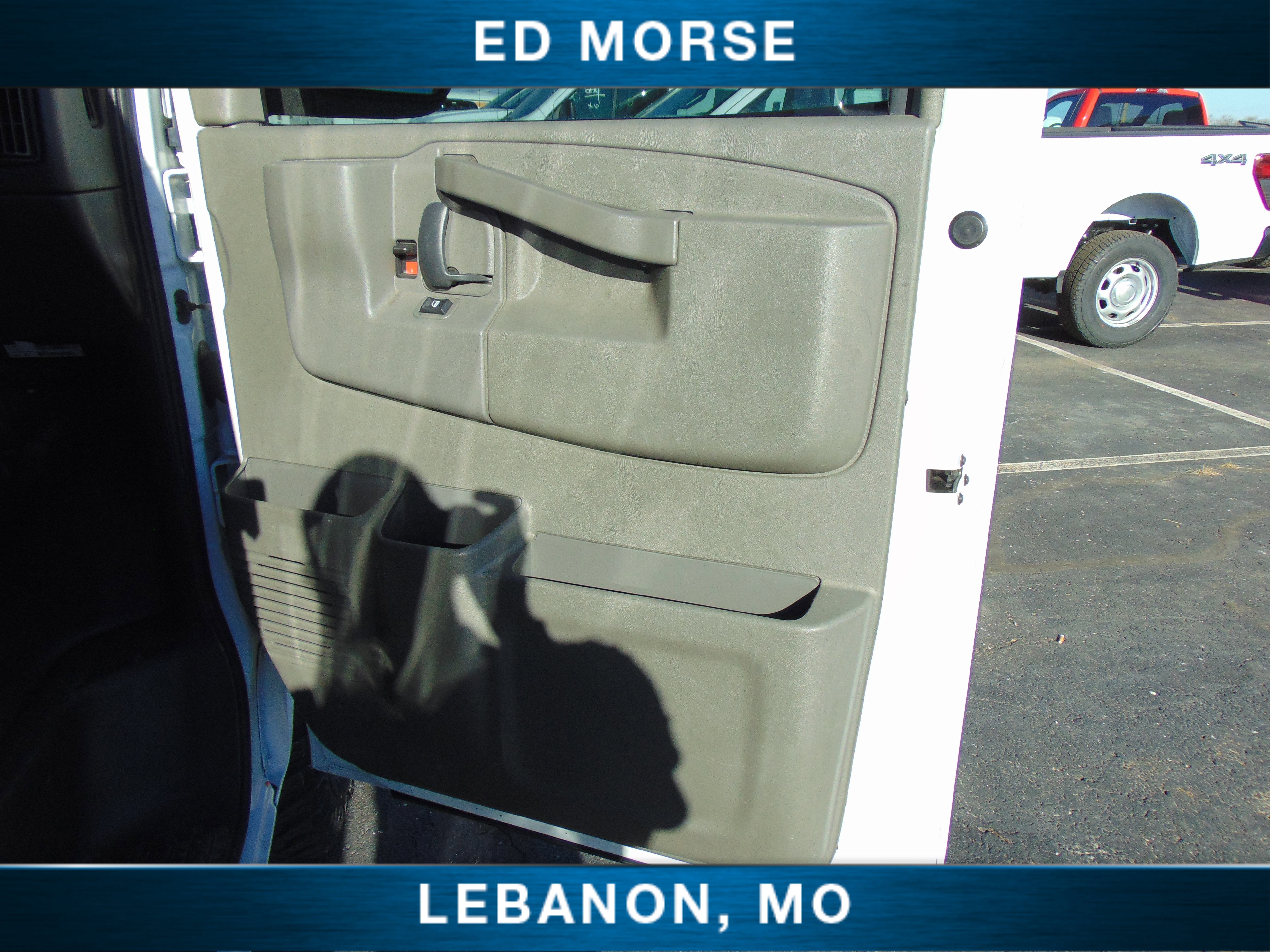 Used 2022 Chevrolet Express 2500 w/ Driver Convenience Package image 10