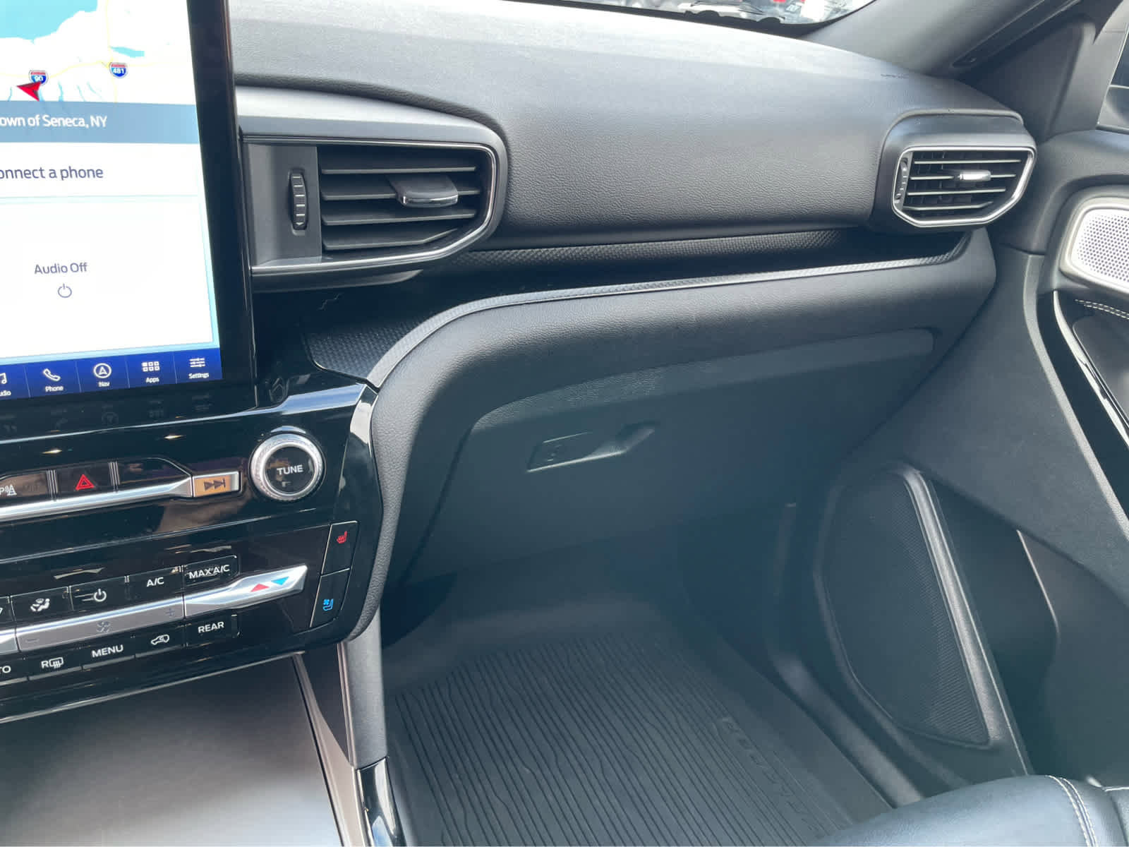 Used 2024 Ford Explorer ST w/ Equipment Group 401A image 27