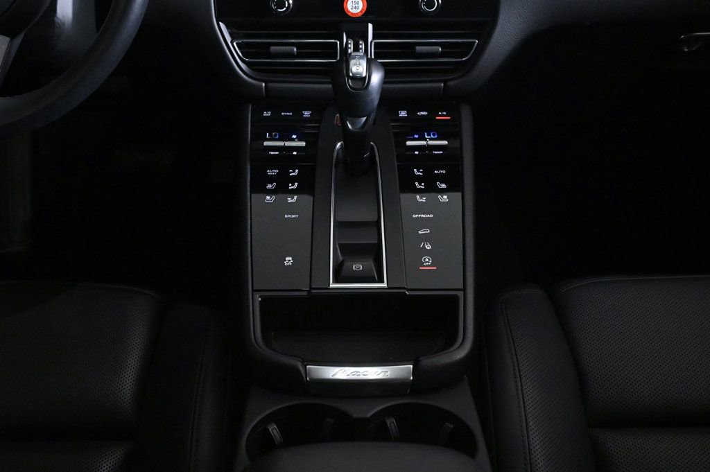 Certified 2024 Porsche Macan image 16