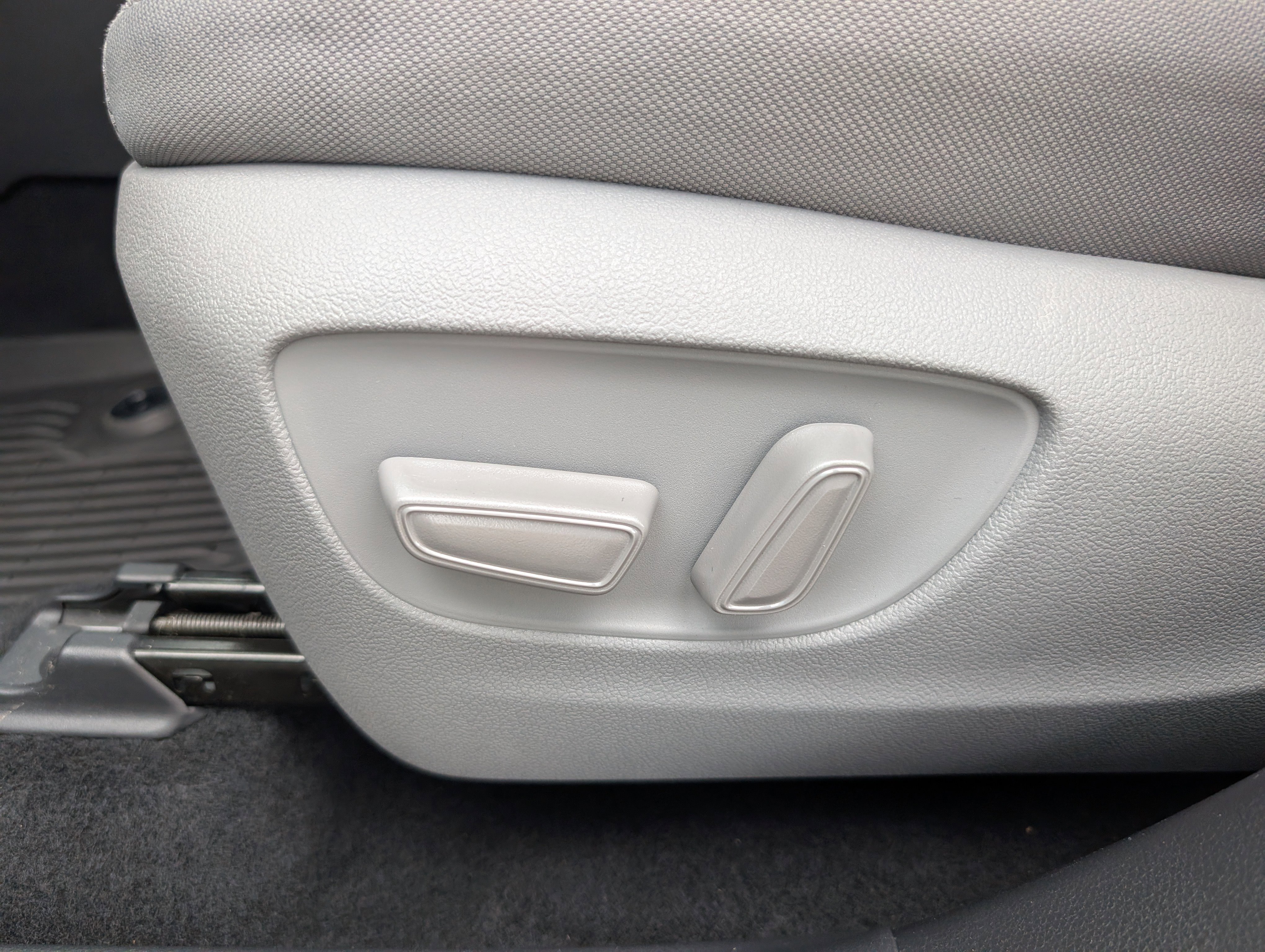 Used 2023 Toyota Highlander L image 16