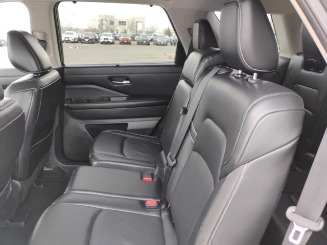 Used 2022 Nissan Pathfinder SL image 11