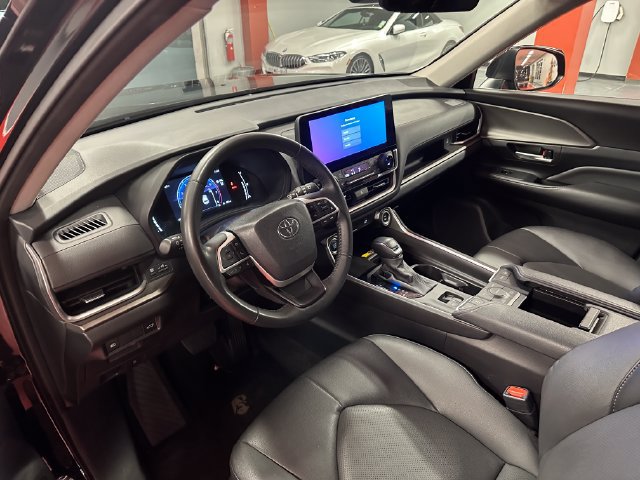 Used 2025 Toyota Grand Highlander AWD image 11